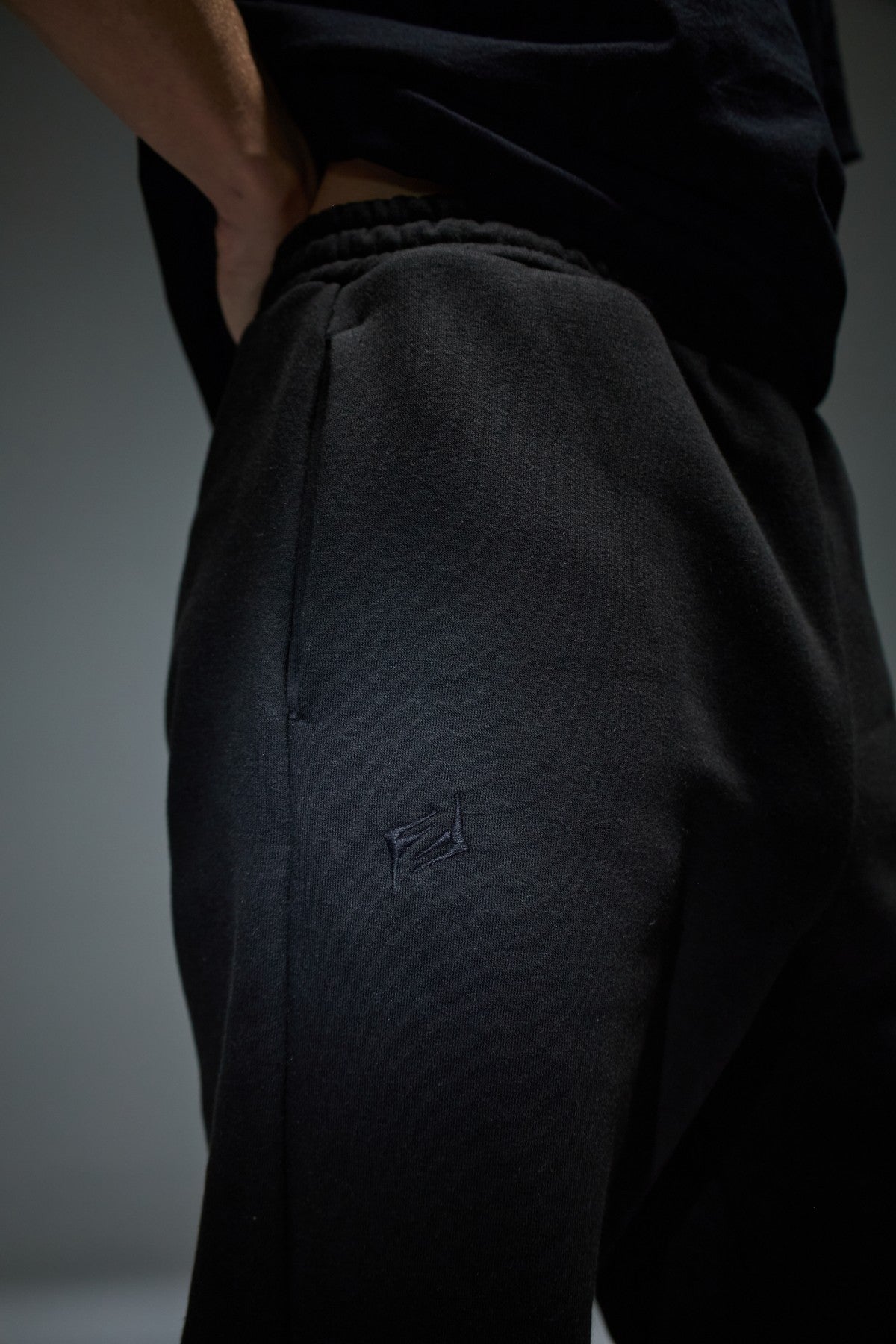 OMICRON Pantalon F601