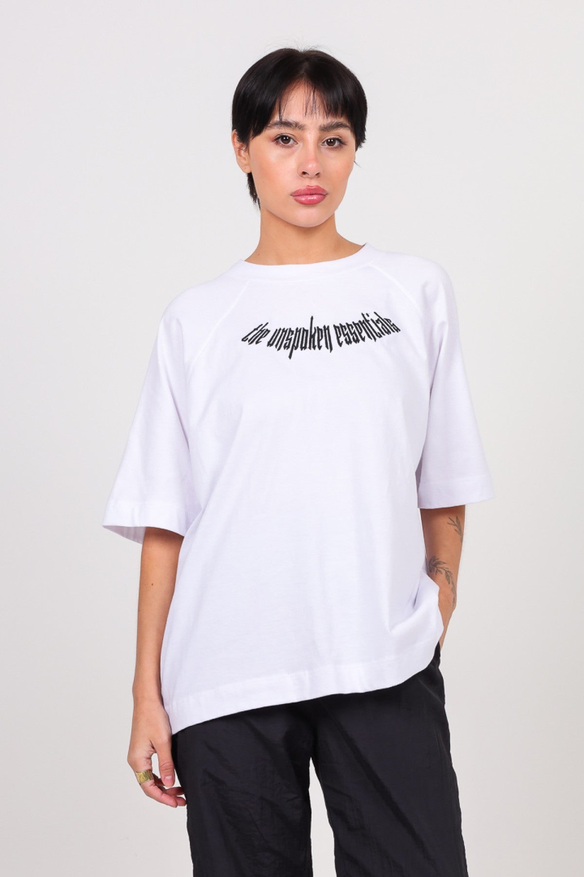 UNSPOKEN Remera F463